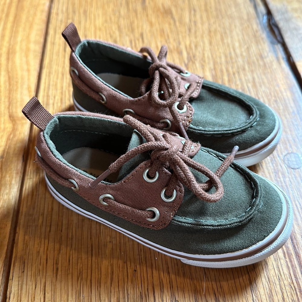 Toddler size 7 boat shoes Old Navy
